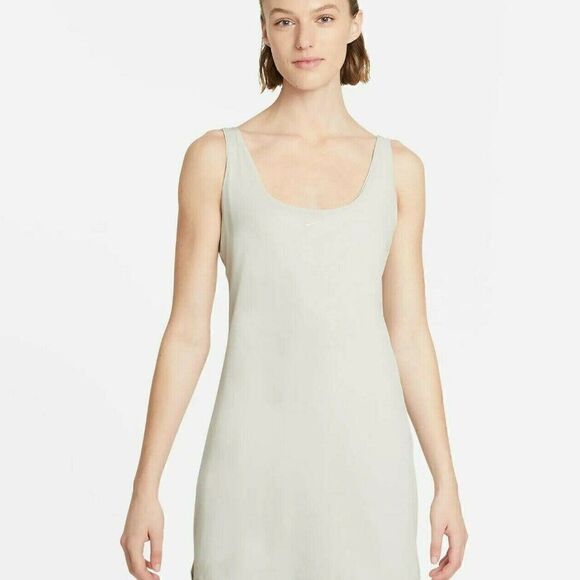 Nike Bliss Luxe Women's Training Dress with Built-In Shorts Slim Fit NWT Large - Picture 2 of 14